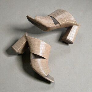 VINCE Beige Croc Embossed Leather Heels Sandals Size 37.5 / US 7.5